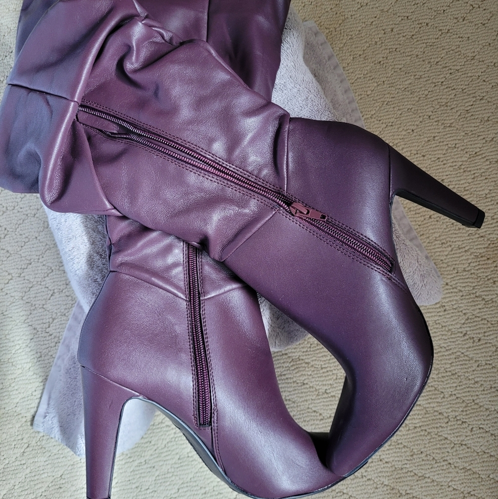 Christian Siriano ladies mauve boots new